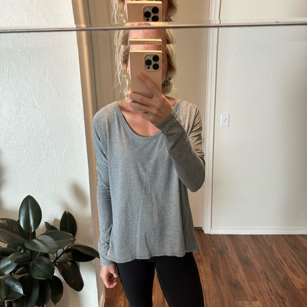 🌟SALE🌟 gray lululemon long sleeve tee, size 10